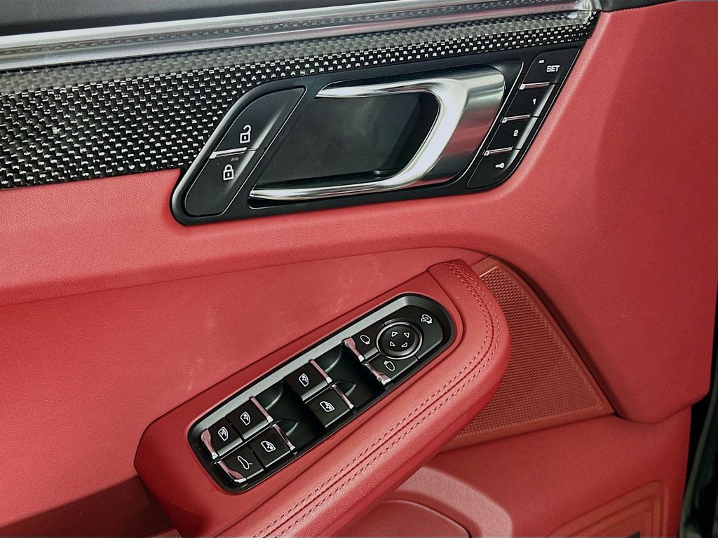 2025 Porsche Macan Base - Photo 19