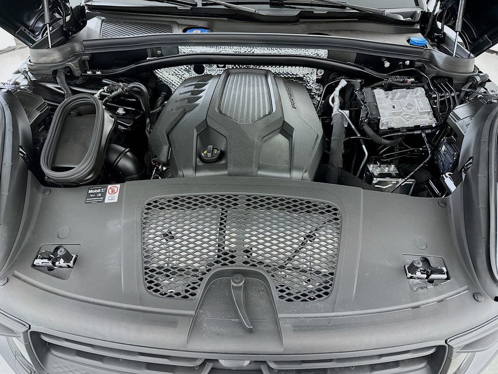 2025 Porsche Macan Base - Photo 30