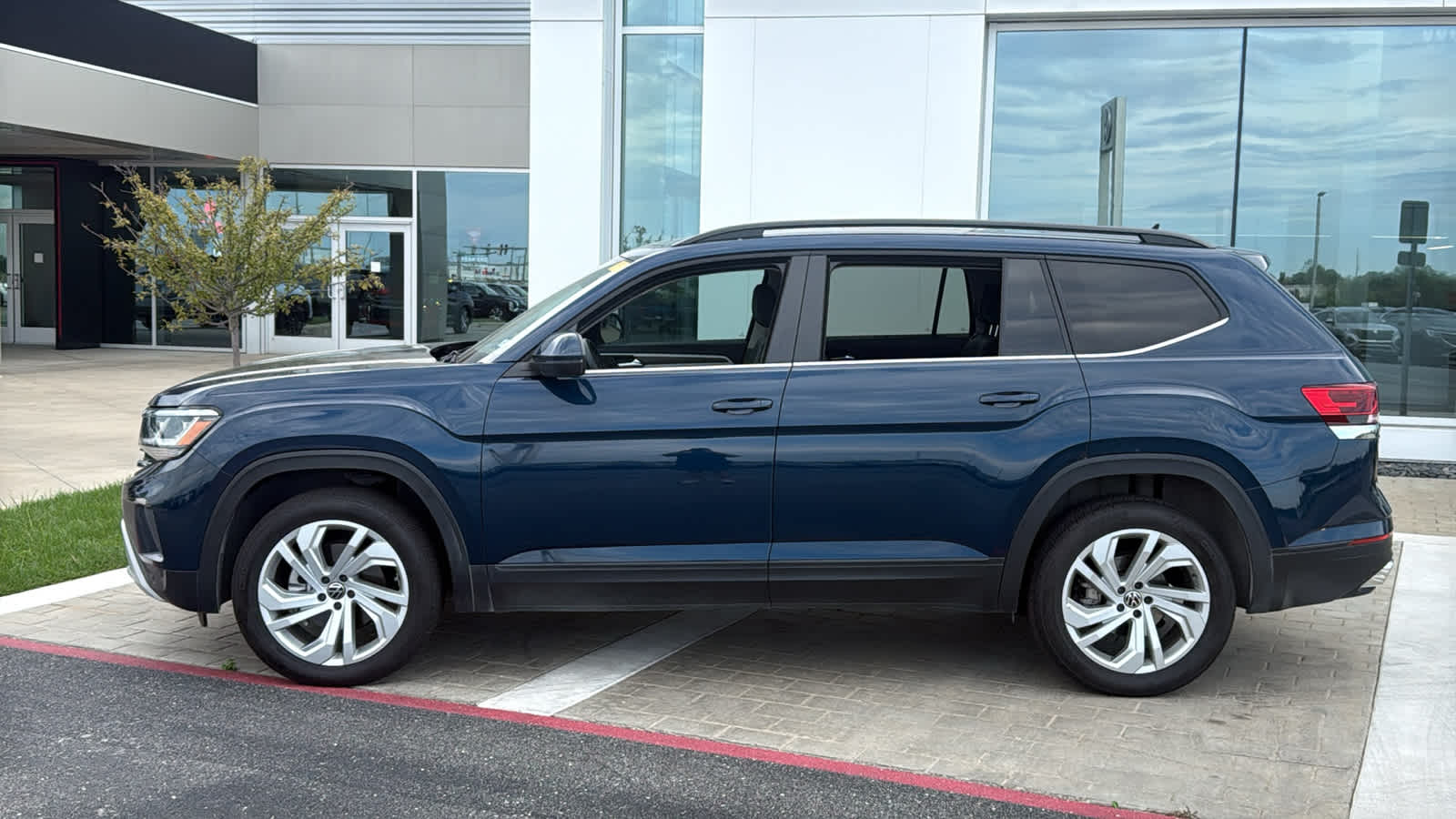 Certified 2023 Volkswagen Atlas 3.6L V6 SE w/Technology SUV