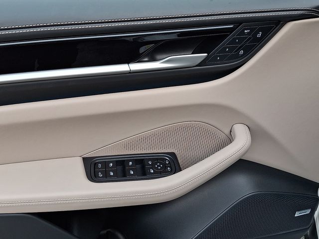 2025 Porsche Macan Base - Photo 14
