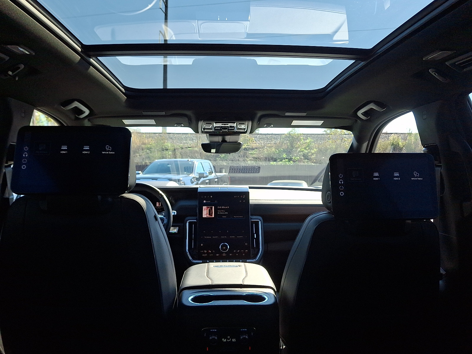 2026 GMC Yukon XL Denali - Photo 13
