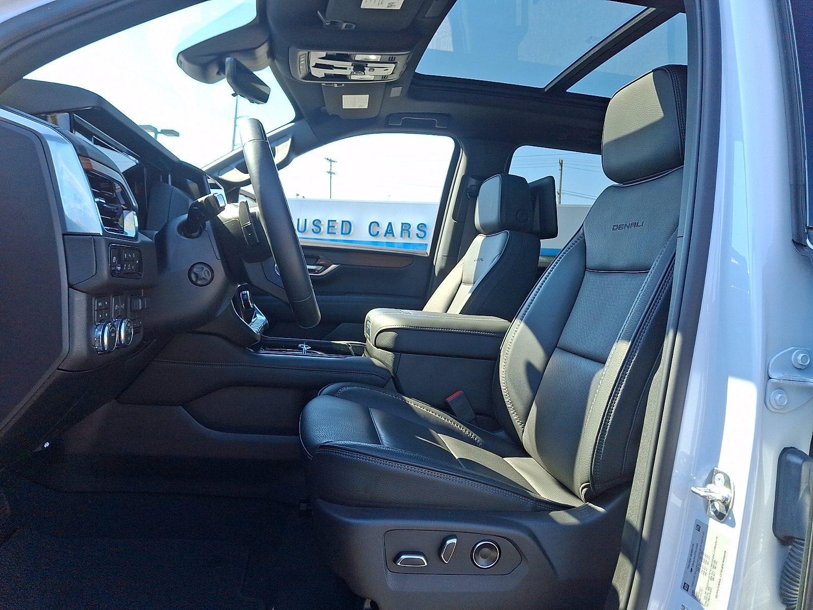 2026 GMC Yukon XL Denali - Photo 16