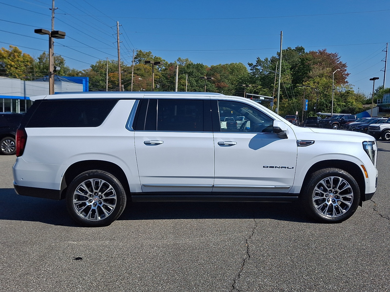 2026 GMC Yukon XL Denali - Photo 7