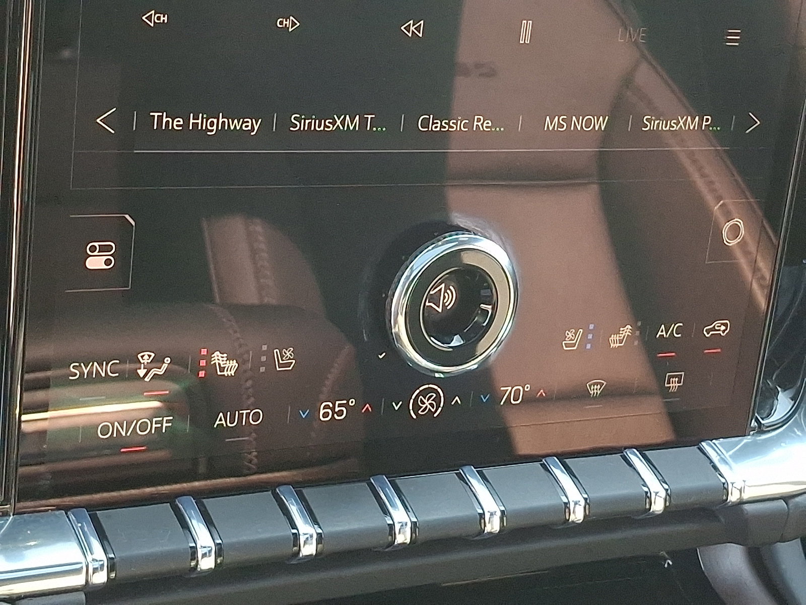 2026 GMC Yukon XL Denali - Photo 19