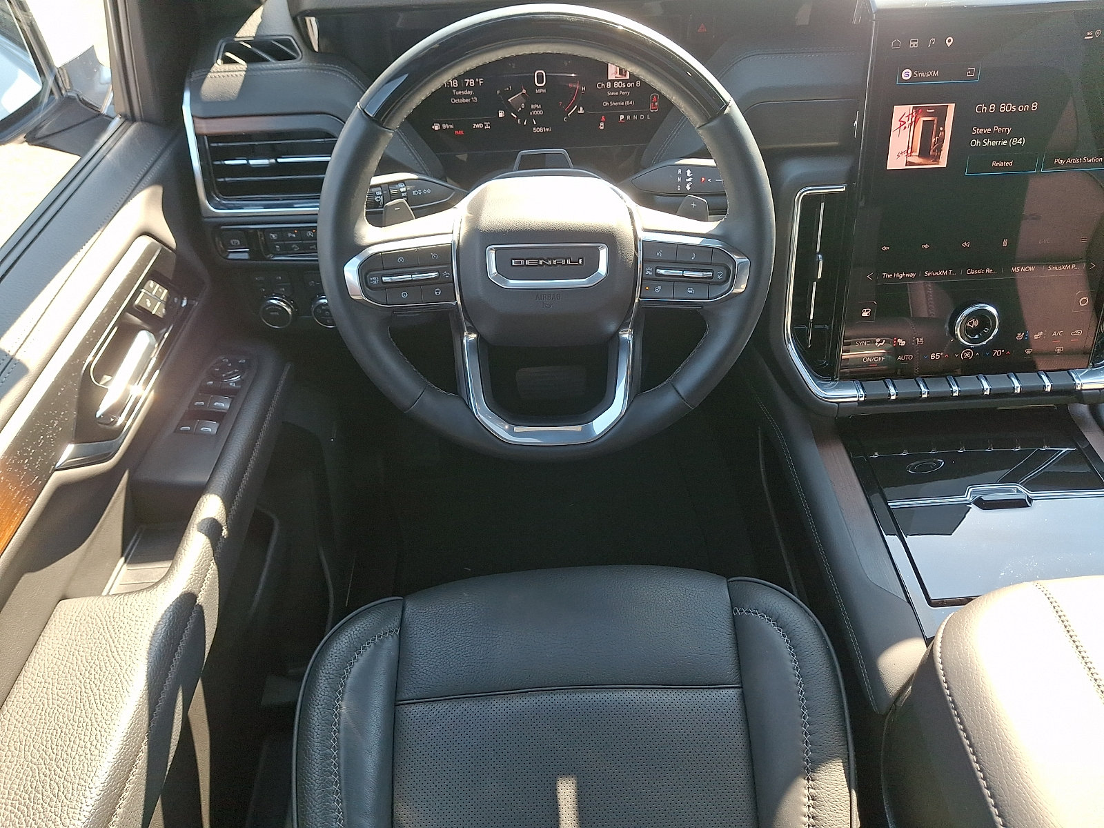 2026 GMC Yukon XL Denali - Photo 14