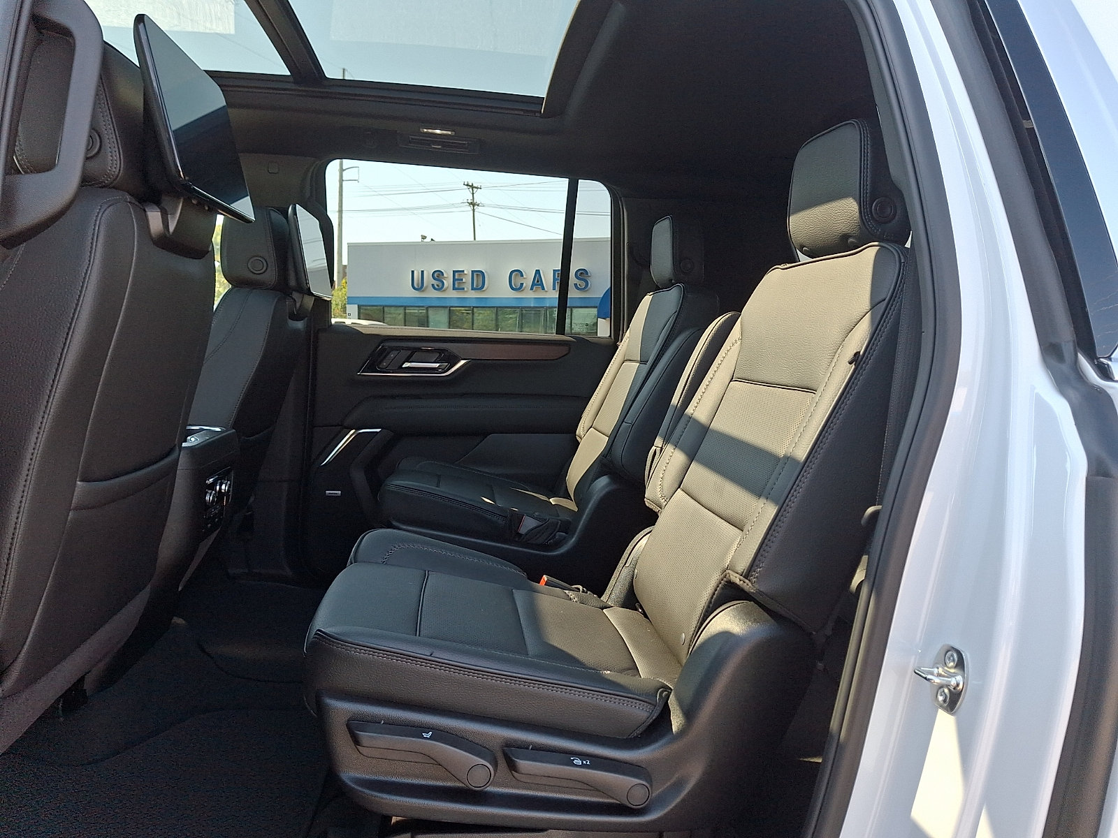 2026 GMC Yukon XL Denali - Photo 10