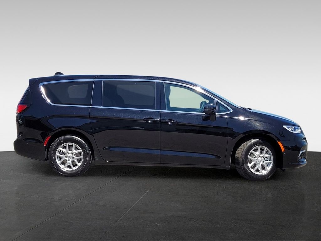 New 2025 Chrysler Pacifica SELECT Passenger Van