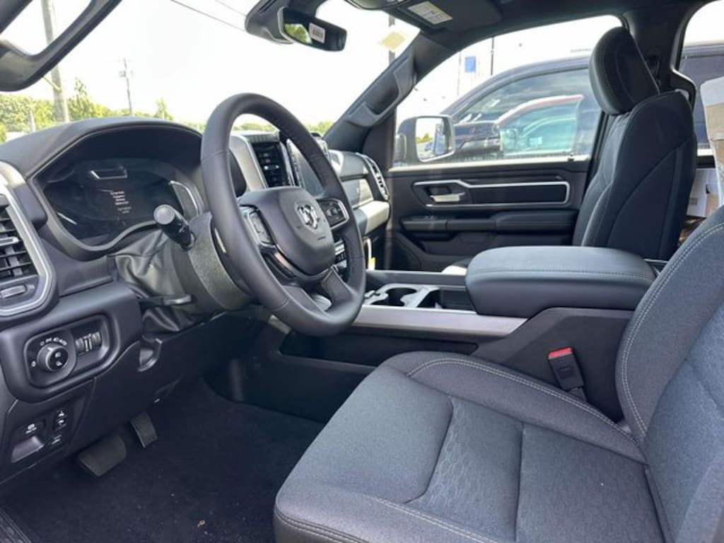 New 2026 Ram 1500 BIG HORN CREW CAB 4X4 5'7 BOX Pickup