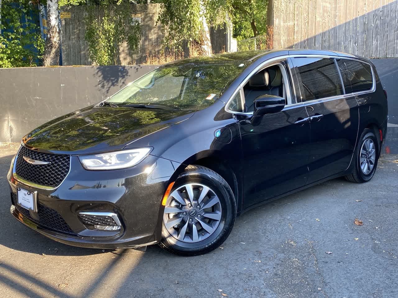 2024 Chrysler Pacifica PHEV