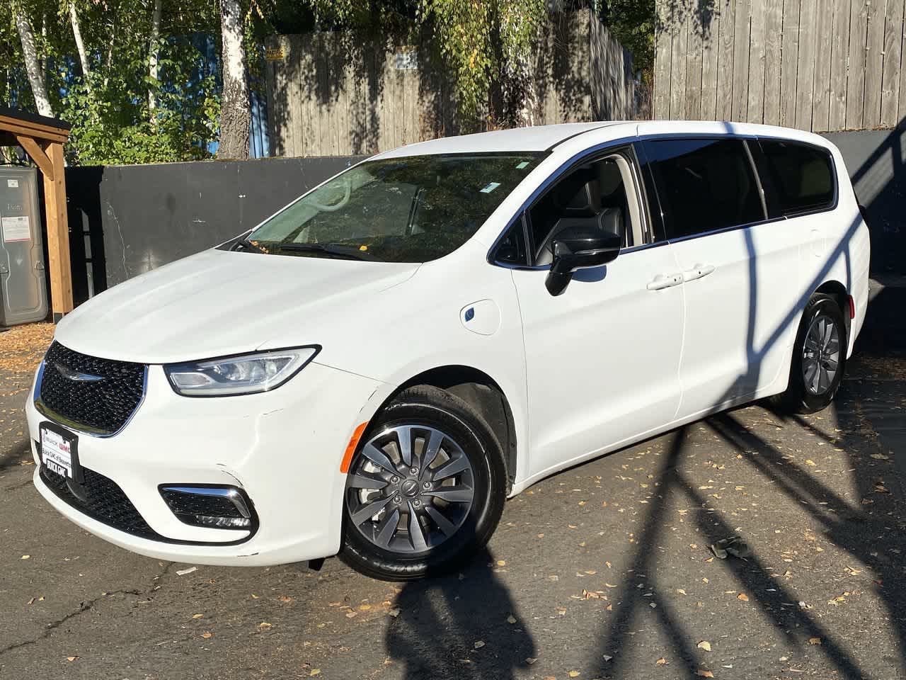 2024 Chrysler Pacifica PHEV
