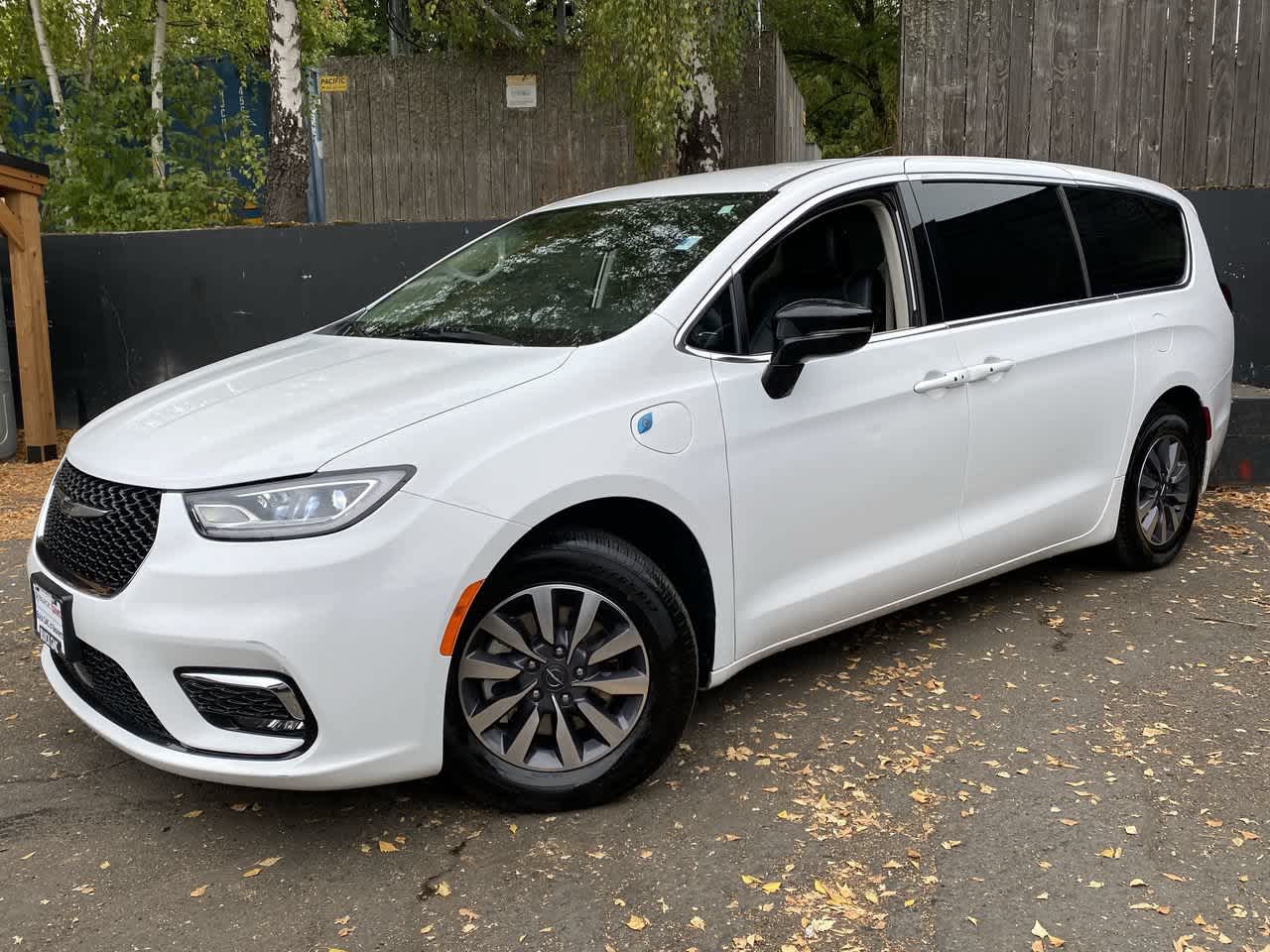 2024 Chrysler Pacifica PHEV