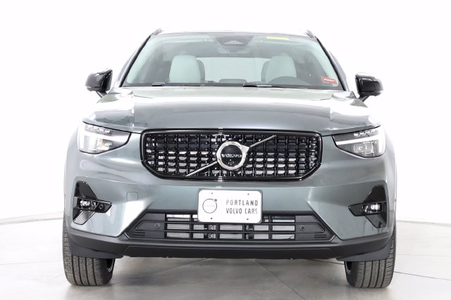New 2026 Volvo XC40 B5 Plus SUV