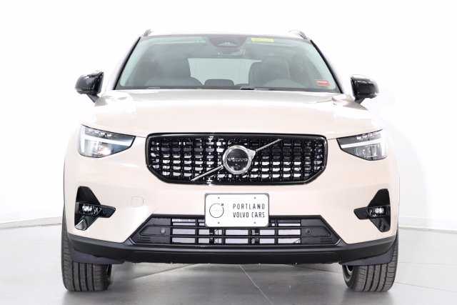New 2026 Volvo XC40 B5 Plus SUV