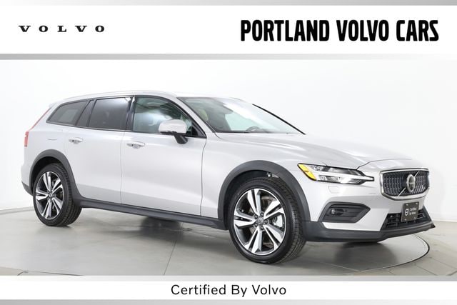 2025 Volvo V60 Cross Country