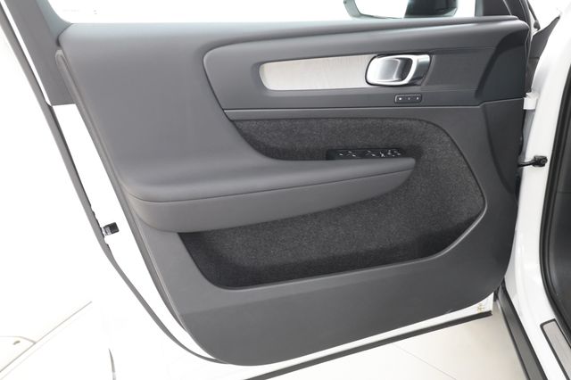 2026 Volvo XC40 Plus - Photo 13