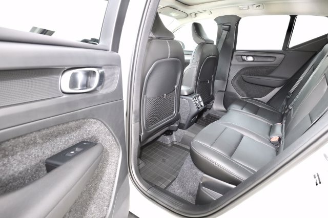 2026 Volvo XC40 Plus - Photo 15