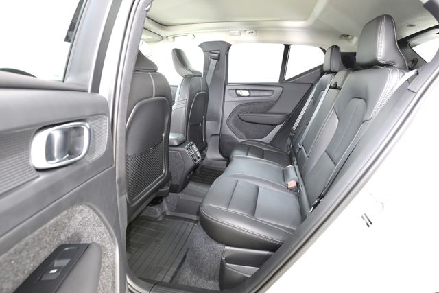 2026 Volvo XC40 Plus - Photo 16