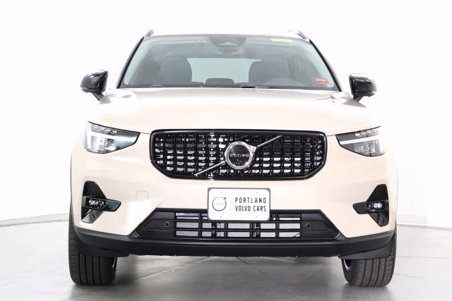 New 2026 Volvo XC40 B5 Ultra SUV