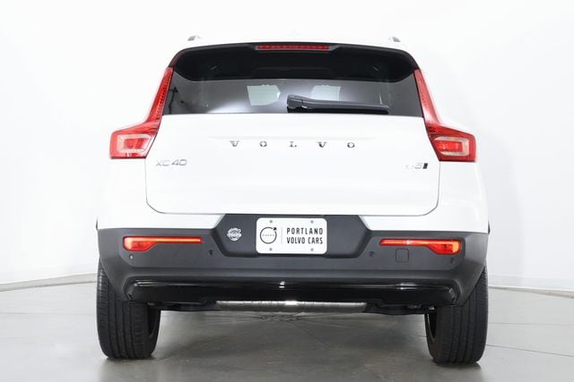 2026 Volvo XC40 Plus - Photo 7