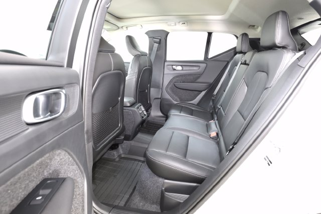 2026 Volvo XC40 Plus - Photo 16