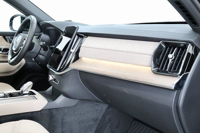 2026 Volvo XC90 Plus - Photo 20