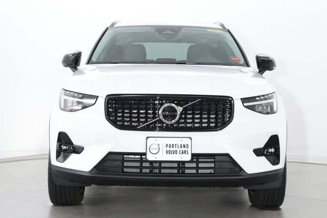 2026 Volvo XC40 Plus - Photo 3