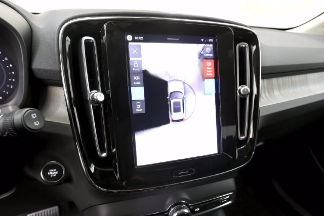 2026 Volvo XC40 Plus - Photo 25