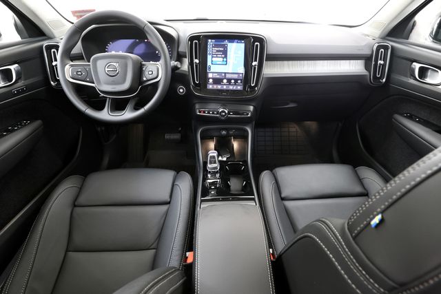 2026 Volvo XC40 Plus - Photo 2