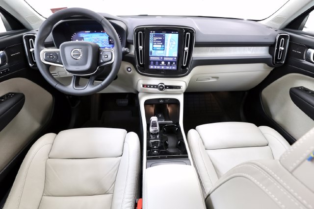 Certified 2024 Volvo XC40 B5 Ultimate Bright SUV