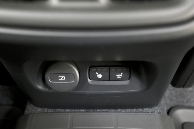 2026 Volvo XC40 Plus - Photo 17