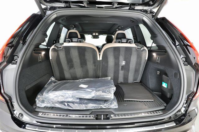 2026 Volvo XC90 Plus - Photo 26