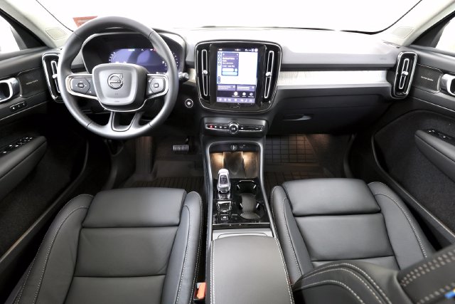 New 2026 Volvo XC40 B5 Ultra SUV