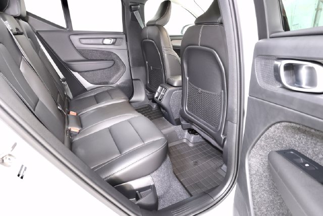 2026 Volvo XC40 Plus - Photo 18