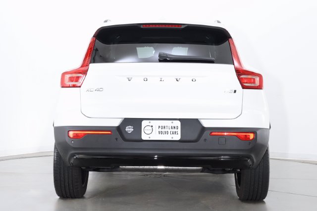 2026 Volvo XC40 Plus - Photo 7