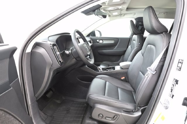 2026 Volvo XC40 Plus - Photo 14