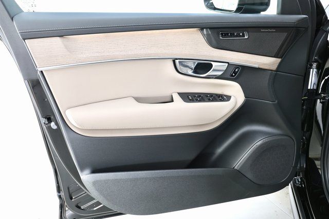 2026 Volvo XC90 Plus - Photo 13