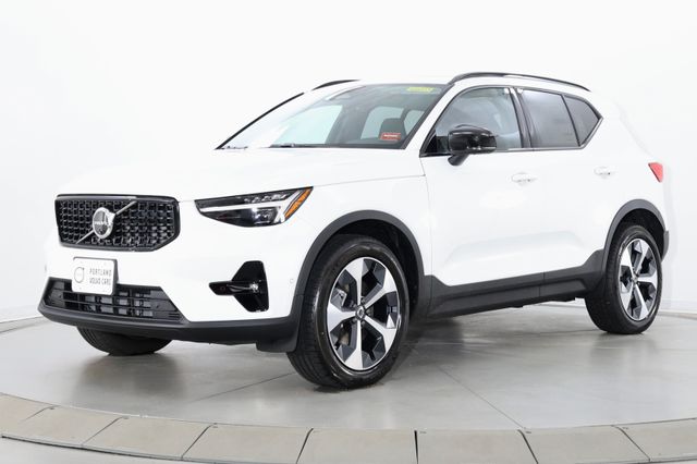 2026 Volvo XC40 Plus - Photo 4