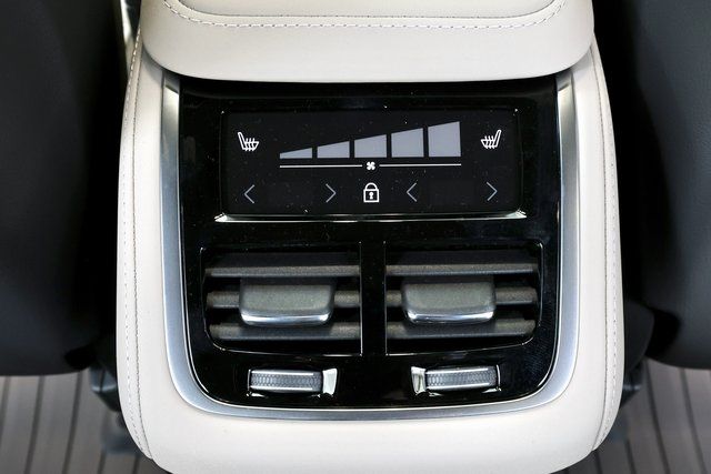 2026 Volvo XC90 Plus - Photo 17