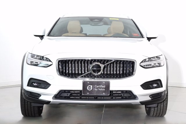 Certified 2025 Volvo V90 Cross Country B6 Ultra Wagon