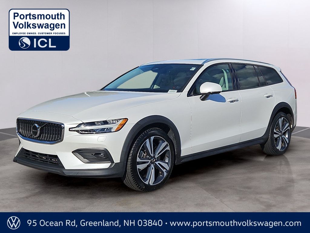 2023 Volvo V60 Cross Country