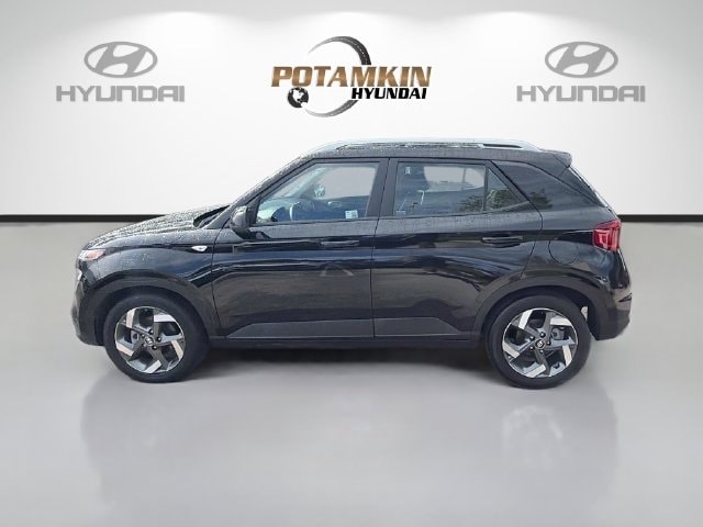2025 Hyundai Venue SEL - Photo 8
