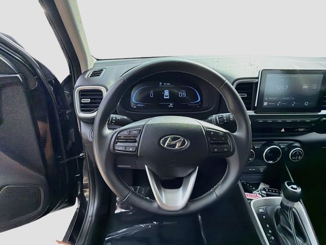 2025 Hyundai Venue SEL - Photo 11