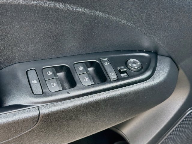 2025 Hyundai Venue SEL - Photo 17