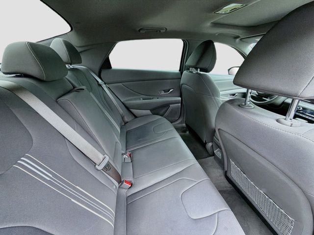 2025 Hyundai Elantra SEL - Photo 25