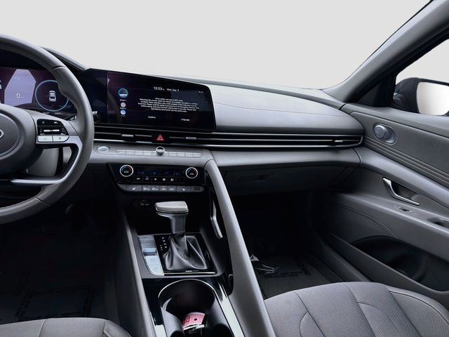 2025 Hyundai Elantra SEL - Photo 22