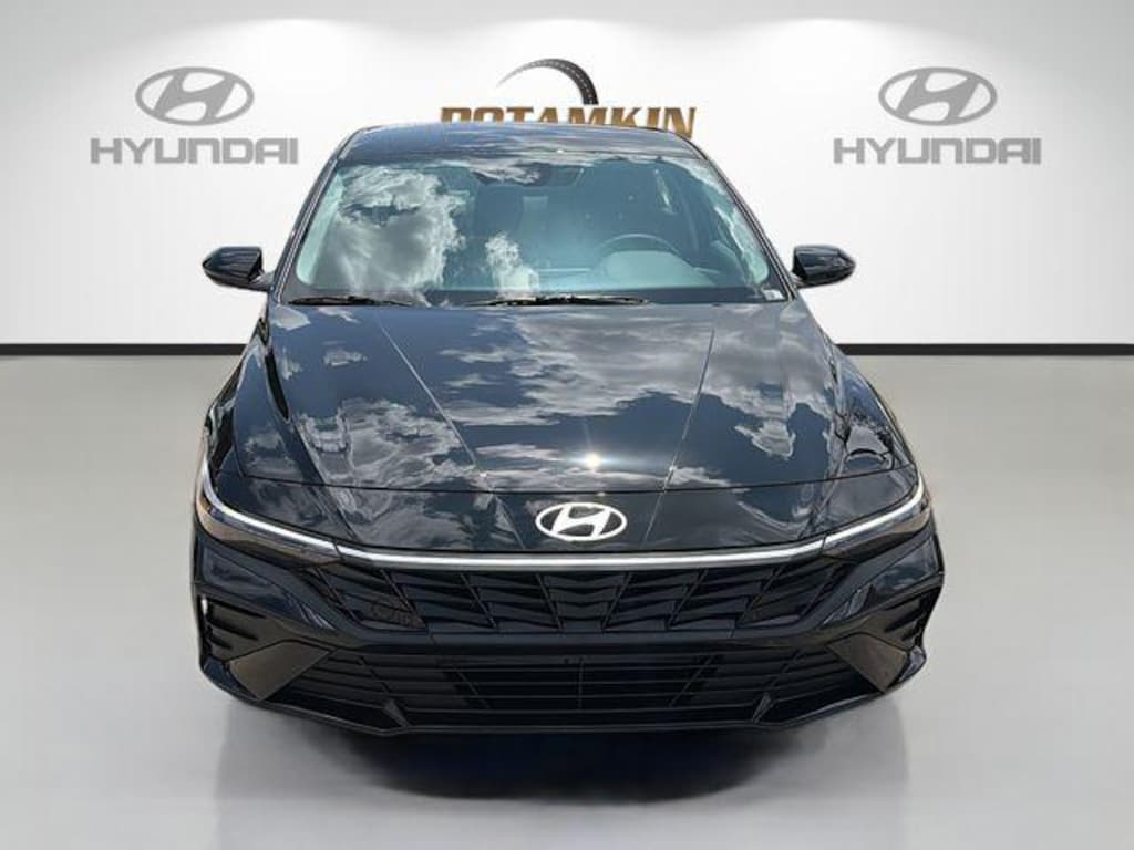 New 2026 Hyundai Elantra SE Sedan
