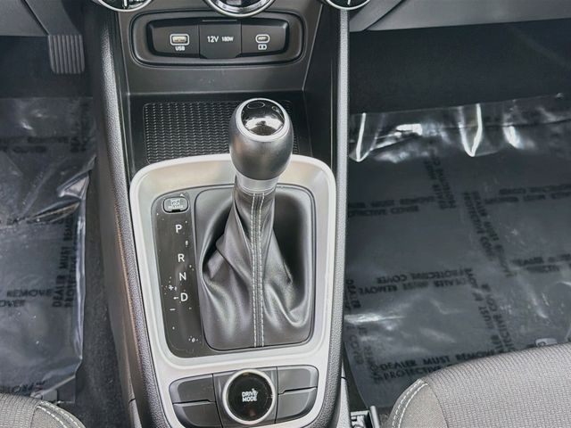 2025 Hyundai Venue SEL - Photo 16