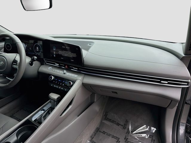 2025 Hyundai Elantra SEL - Photo 27