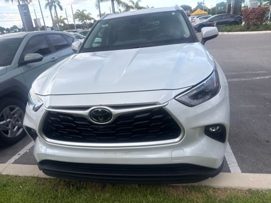 Used 2022 Toyota Highlander XLE SUV