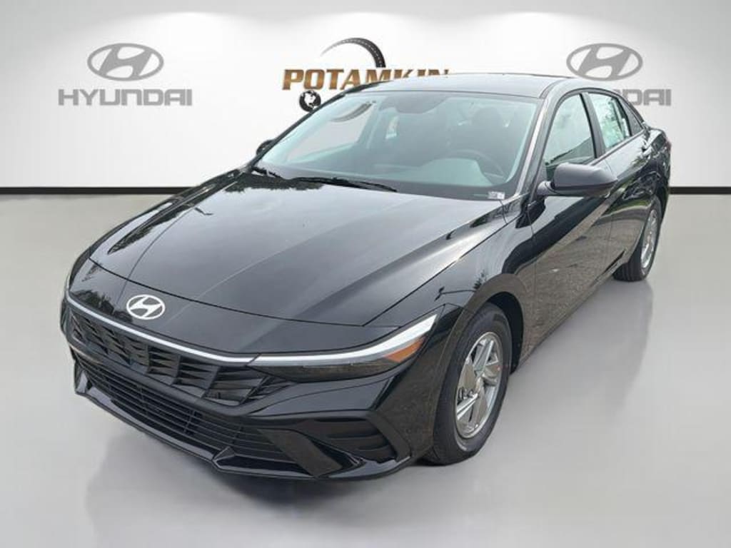 New 2026 Hyundai Elantra SE Sedan
